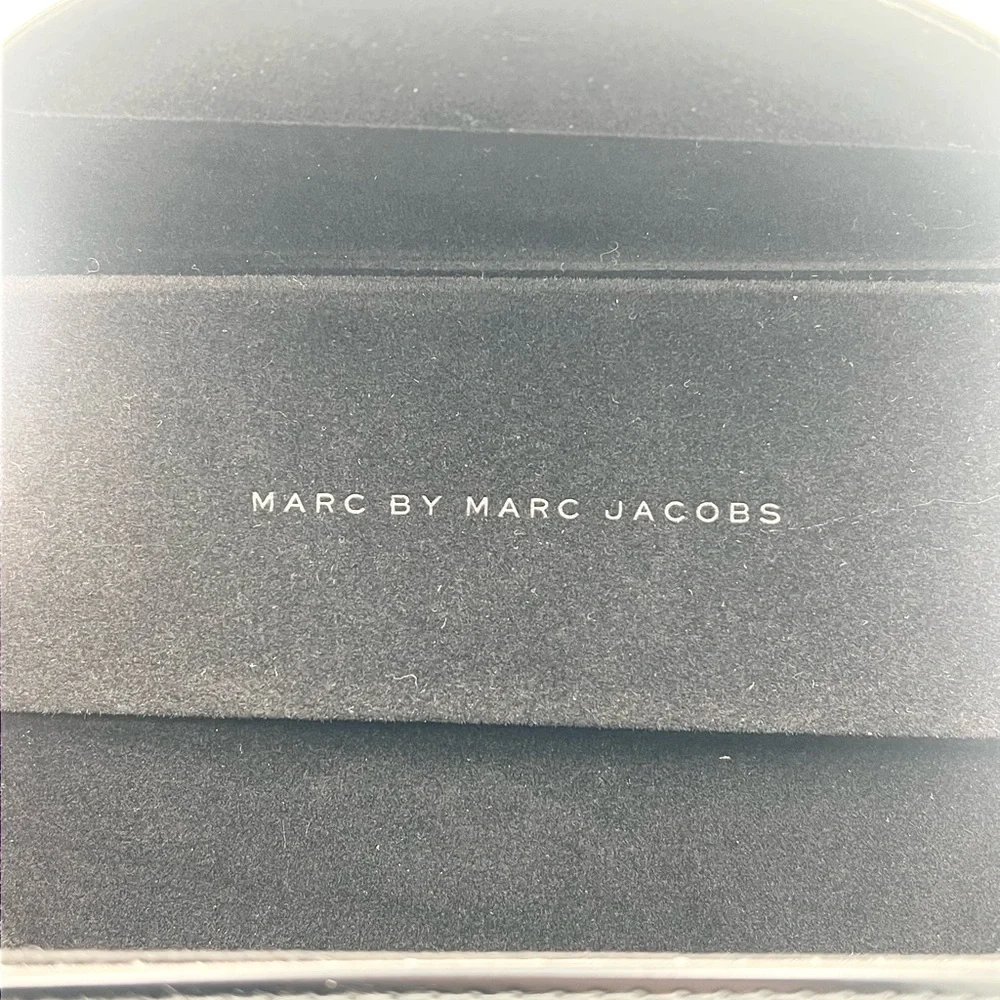 Marc by Marc Jacobs Elegant Black Case